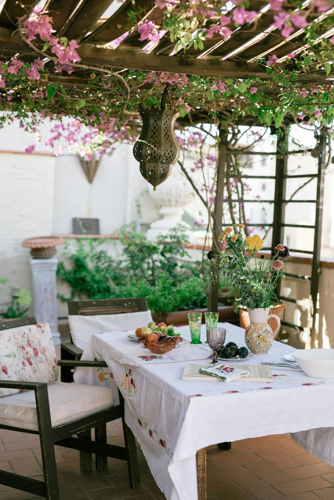 Escape to Paradise: Crafting Your Outdoor Sanctuary with Furnitrends